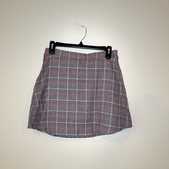 Style Rack Gray Red Mini Wrap Skort - Picture 2 of 8